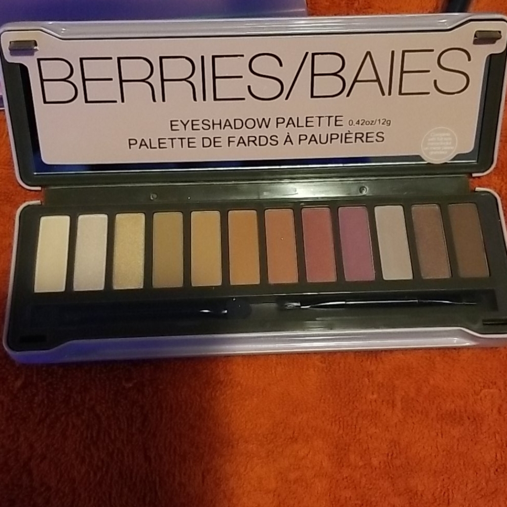 Makeup - Picture 3 of 8